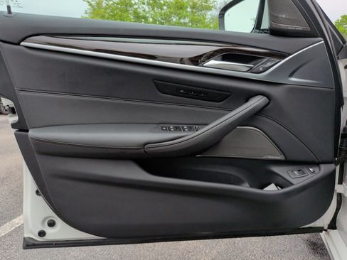 Certified 2023 BMW 530e w/ Premium Package RWD image 28