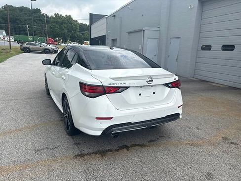 Used 2022 Nissan Sentra SR w/ SR Premium Package FWD image 12