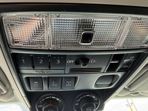 Used 2018 Toyota 4Runner TRD Off-Road Premium AWD/4WD image 24