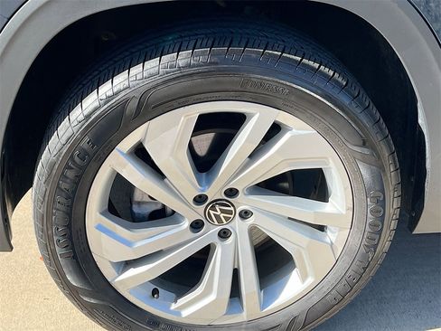 Used 2022 Volkswagen Atlas SE image 32