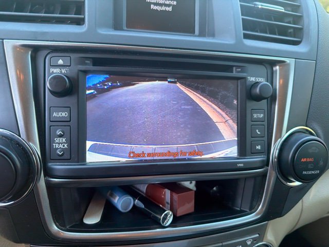 Used 2013 Toyota Highlander SE FWD image 13