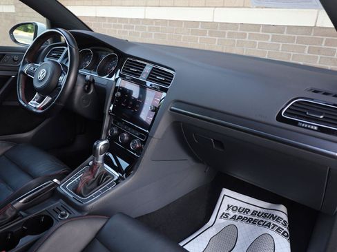 Used 2018 Volkswagen Golf 4-Door FWD image 29