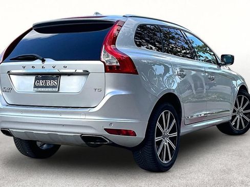 Used 2017 Volvo XC60 T5 Inscription w/ Preferred Option Package FWD image 2