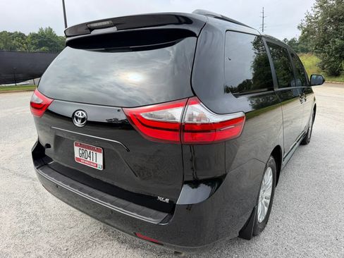 Used 2017 Toyota Sienna FWD image 5