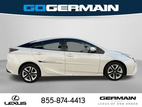 Used 2016 Toyota Prius Four Touring FWD image 9