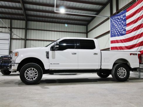 Used 2021 Ford F250 XLT w/ XLT Premium Package AWD/4WD image 5