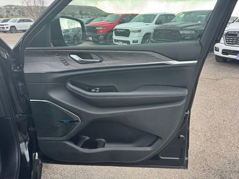 New 2024 Jeep Grand Cherokee Overland w/ Advanced Protech Group III image 27