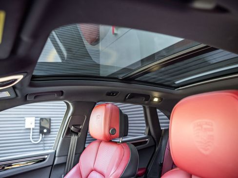 Certified 2023 Porsche Macan Turbo AWD/4WD image 18