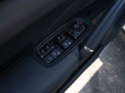 Certified 2017 Porsche Cayenne Platinum Edition AWD/4WD image 16