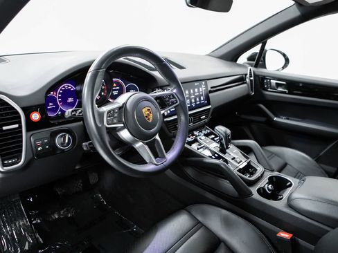 Certified 2023 Porsche Cayenne AWD/4WD image 4