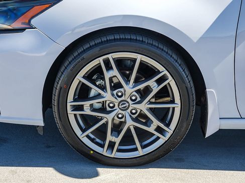 Used 2023 Nissan Altima 2.0 SR image 11