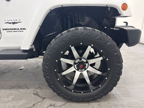 Used 2017 Jeep Wrangler Unlimited Sahara image 58