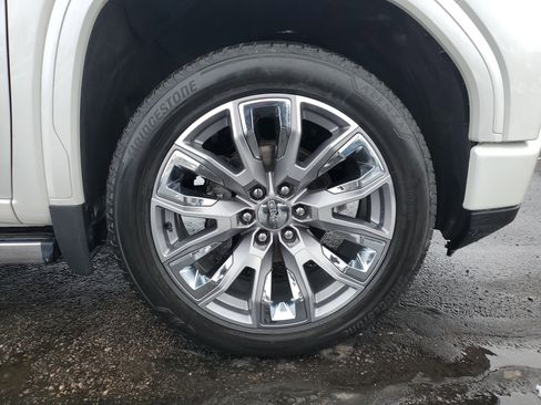 Used 2025 GMC Sierra 1500 Denali image 5