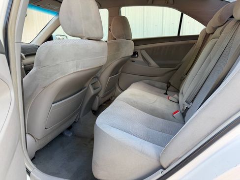 Used 2010 Toyota Camry LE FWD image 17