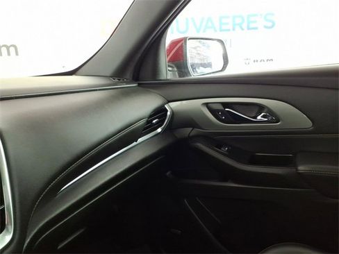 Used 2023 Chevrolet Traverse LT image 24