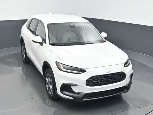 Certified 2026 Honda HR-V LX image 3