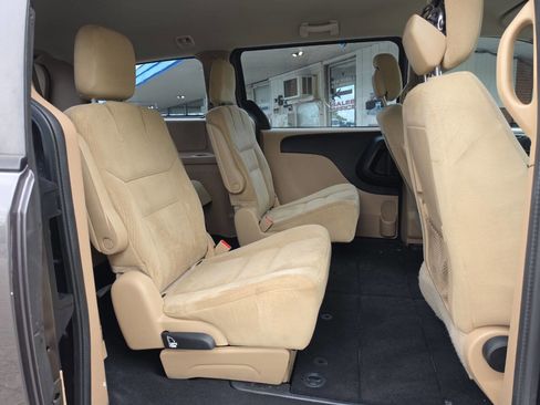 Used 2015 Dodge Grand Caravan American Value Package FWD image 23
