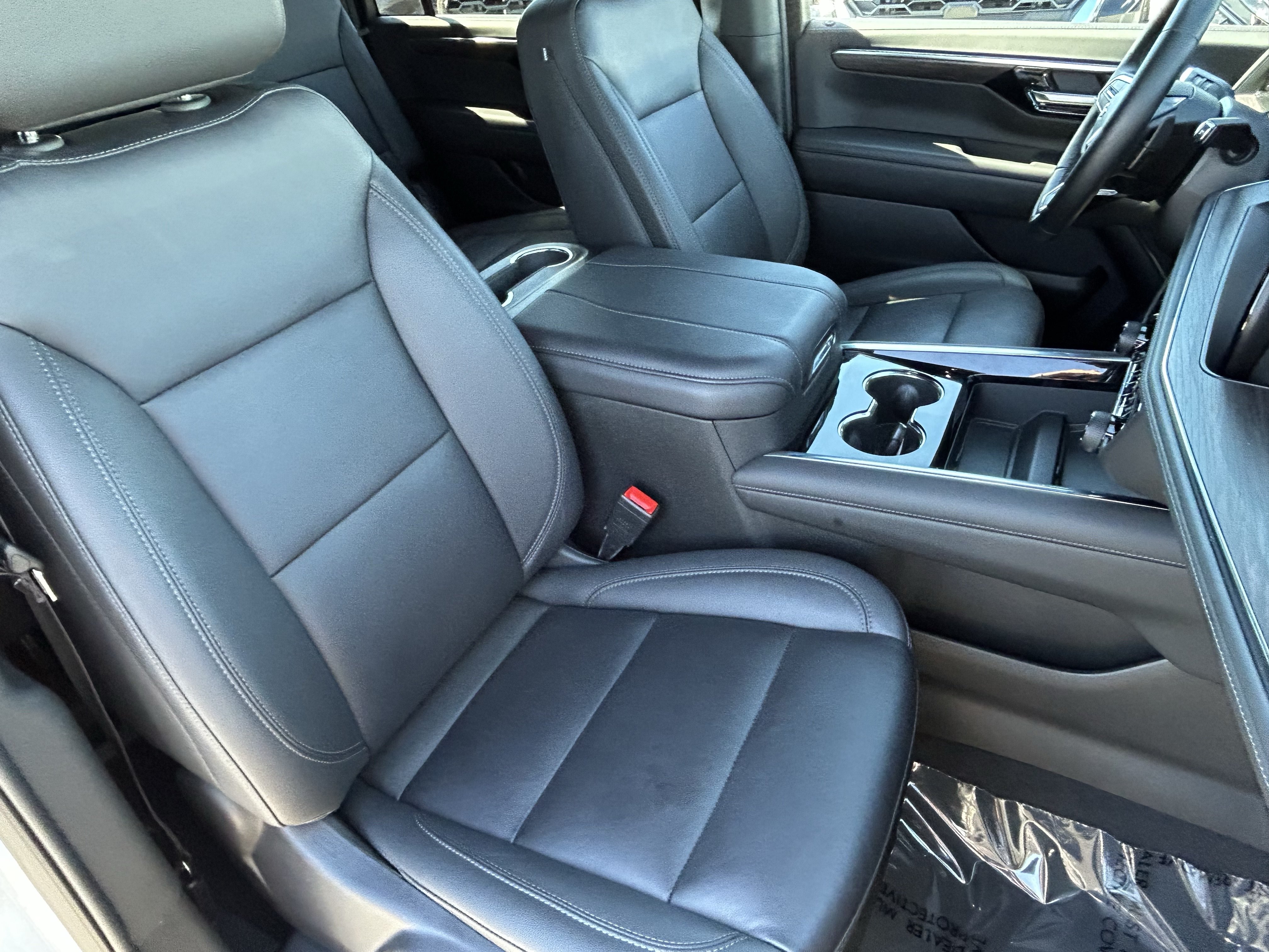Used 2026 Chevrolet Suburban LT w/ Comfort Package AWD/4WD image 11