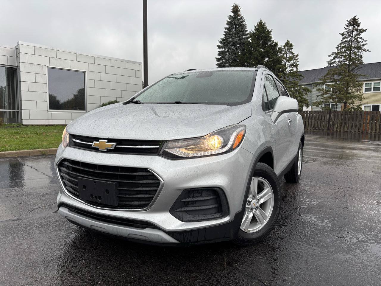 Used 2019 Chevrolet Trax LT w/ LT Convenience Package FWD image 2