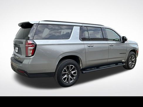 Used 2023 Chevrolet Suburban Z71 w/ Luxury Package AWD/4WD image 21