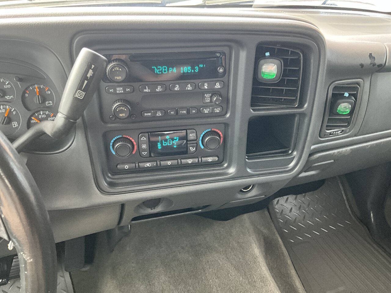 Used 2005 Chevrolet Silverado 2500 LS w/ Heavy-Duty Power Package AWD/4WD image 23