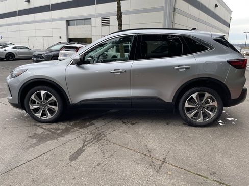 Used 2024 Ford Escape Platinum image 7