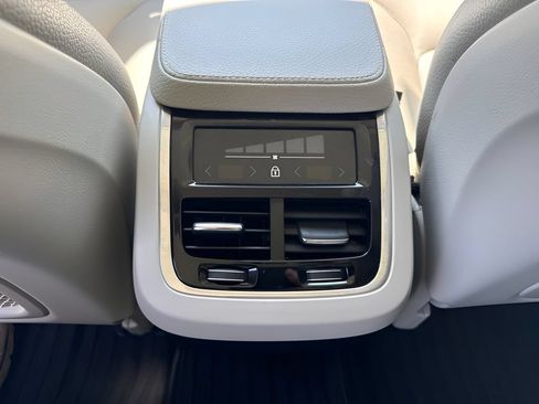 Used 2018 Volvo XC90 T6 Momentum w/ Momentum Plus Package AWD/4WD image 14
