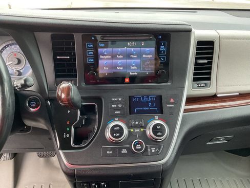 Used 2015 Toyota Sienna AWD image 20
