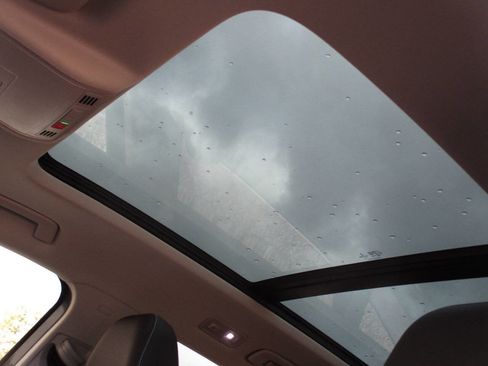 Used 2022 Volkswagen Taos SEL image 43