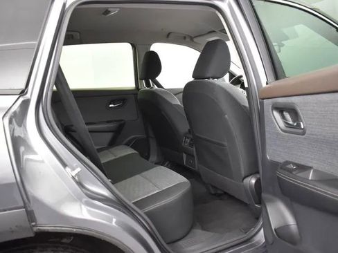 Used 2023 Nissan Rogue SV image 18