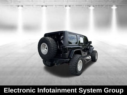Used 2018 Jeep Wrangler Unlimited Sahara AWD/4WD image 6
