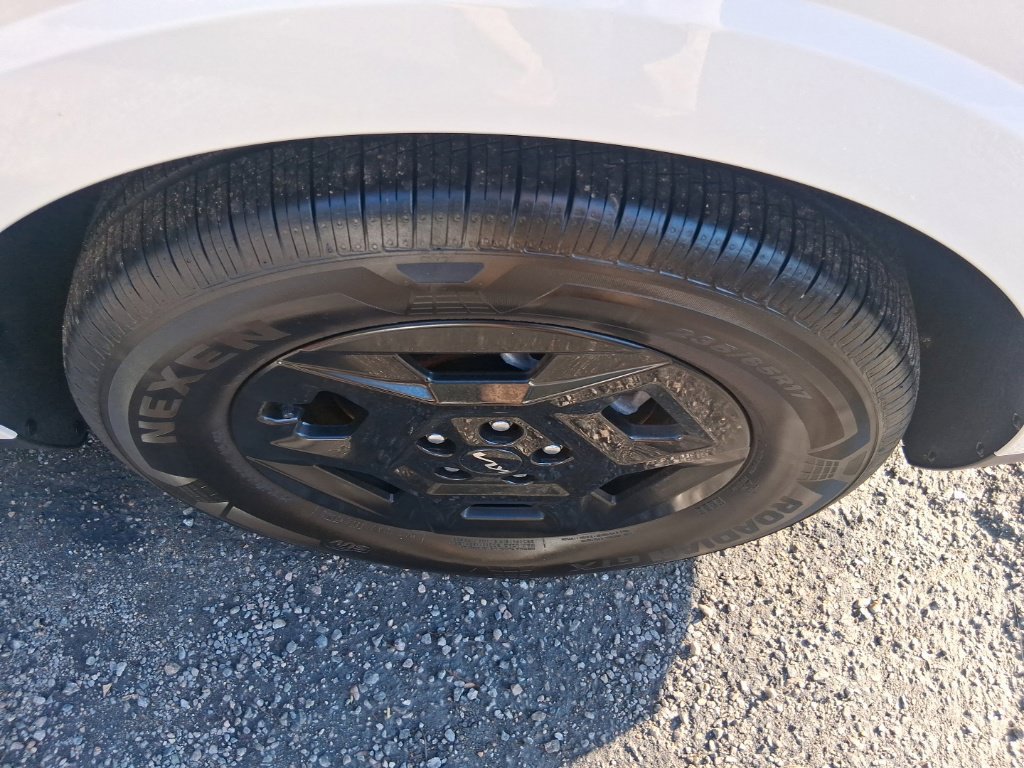 Certified 2026 Kia Carnival FWD image 9