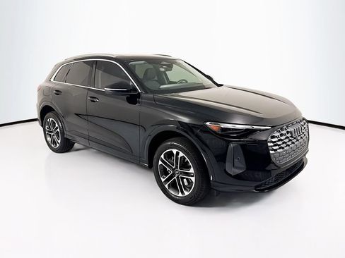 Used 2025 Audi Q5 Premium w/ Convenience Package AWD/4WD image 3