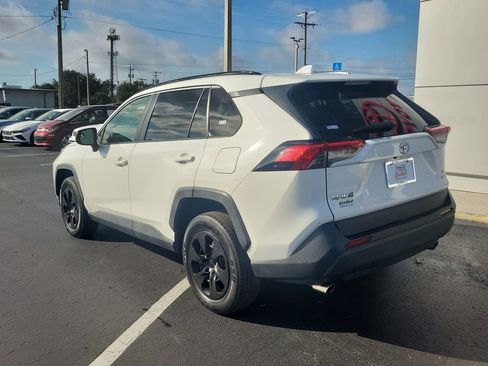 Used 2019 Toyota RAV4 LE image 4
