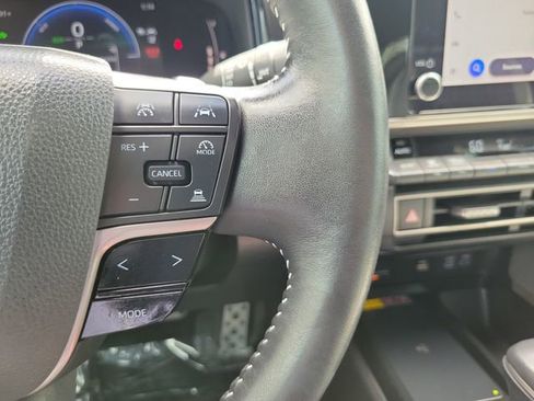 Used 2025 Toyota Camry SE image 16