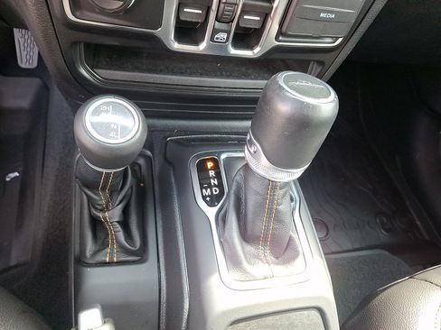Used 2021 Jeep Gladiator Overland AWD/4WD image 23