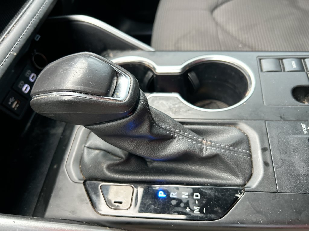 Used 2024 Toyota Highlander LE FWD image 25