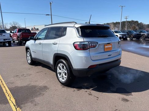 Used 2024 Jeep Compass Latitude AWD/4WD image 3