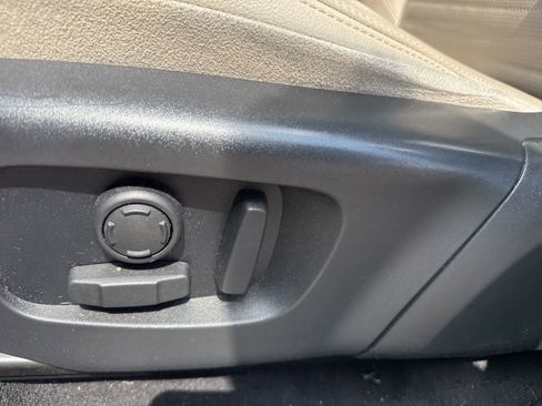 Used 2020 Land Rover Discovery Sport SE image 16