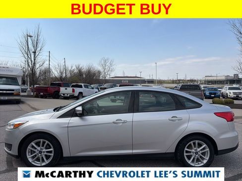 Used 2017 Ford Focus SE FWD image 5