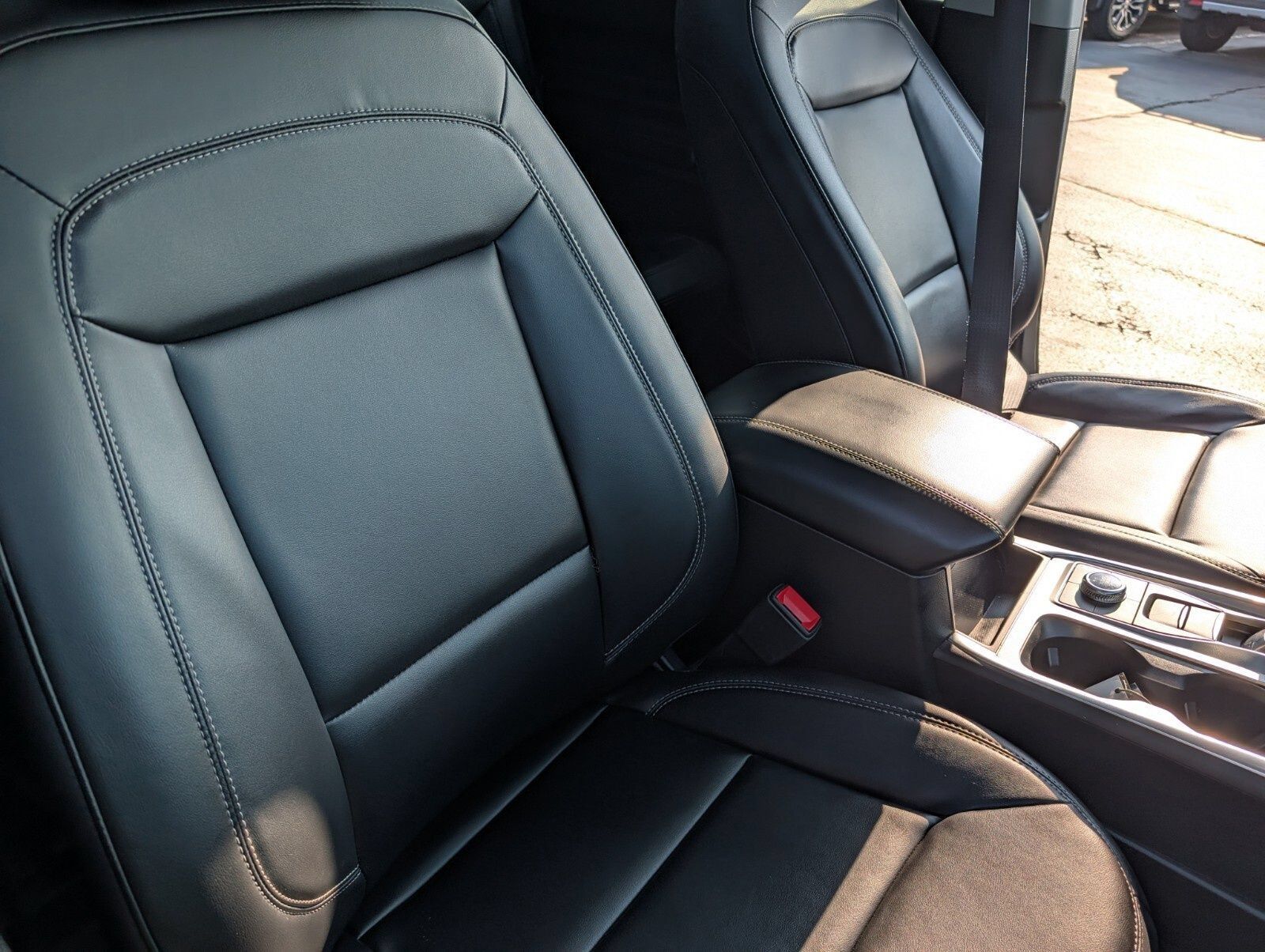 Used 2023 Ford Explorer XLT w/ Equipment Group 202A AWD/4WD image 26