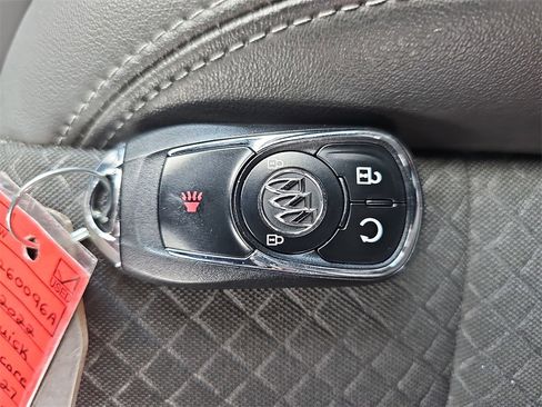 Used 2022 Buick Encore Preferred image 41