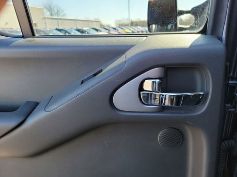 Used 2018 Nissan Frontier PRO-4X image 12