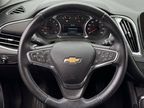 Used 2017 Chevrolet Malibu LT FWD image 13