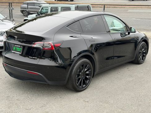 Used 2024 Tesla Model Y Long Range AWD/4WD image 5
