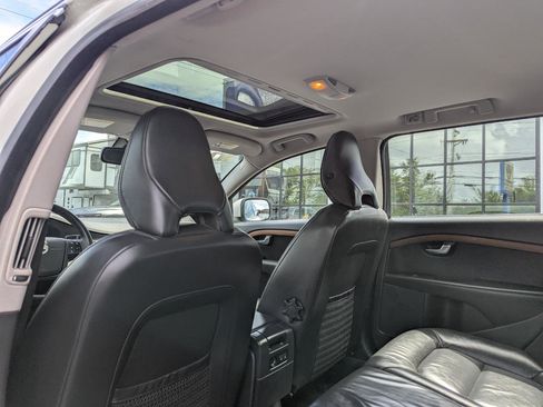 Used 2010 Volvo XC70 3.2 image 38
