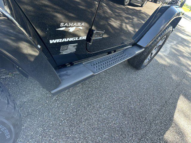 Used 2017 Jeep Wrangler Sahara w/ Connectivity Group AWD/4WD image 9