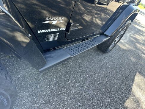 Used 2017 Jeep Wrangler Sahara w/ Connectivity Group AWD/4WD image 9