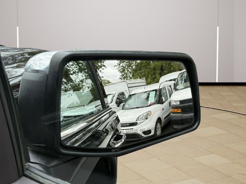 Certified 2025 GMC Sierra 1500 SLT image 57