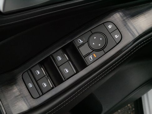 Used 2024 Nissan Rogue SV AWD/4WD image 19